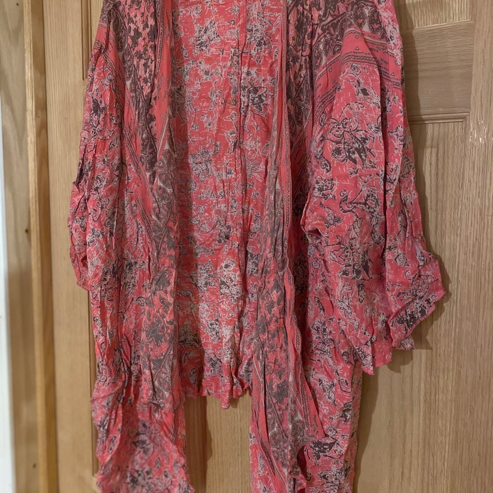 NWOT eye catching kimono